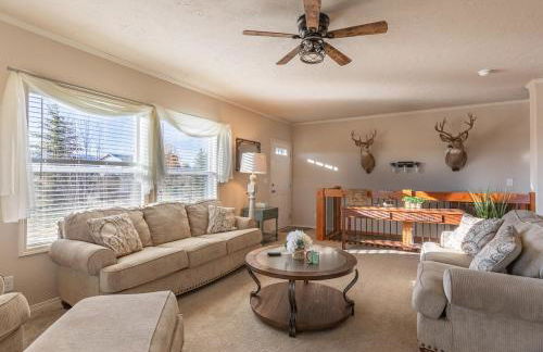Peaks Paradise - Mtn Views - Hot tub - Game room - Foto 17