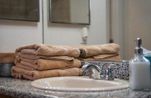 Lazy Squirrel - Cozy Family House with Full Game Room - Foto 43