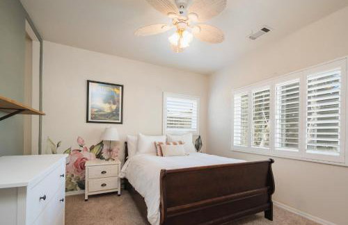 Lavender & Vine - Downtown Retreat with Hot Tub and Fire Pit! - Foto 15