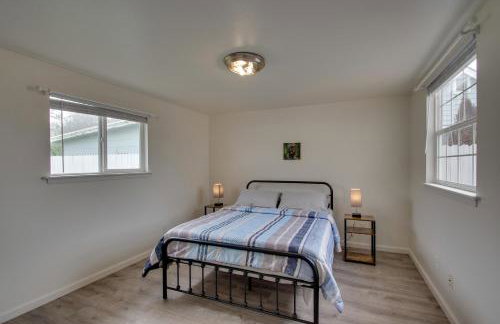 Crescent City Home with Hot Tub Half-Block to Beach - Foto 20