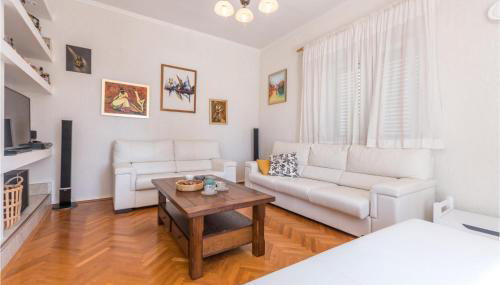 Cozy Home In Tinj With Kitchen - Foto 3