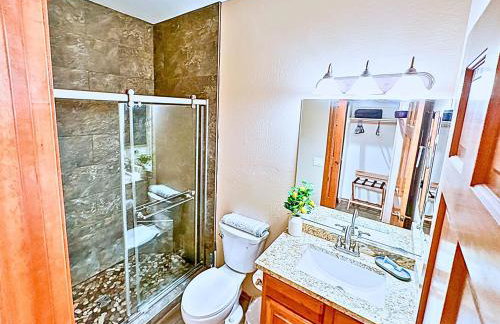 Forest edge, wild mustangs nearby, balcony views By Vacation Your Way - Foto 21