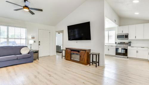 Pool, Basketball and BBQ! Glendale Group Getaway - Foto 5