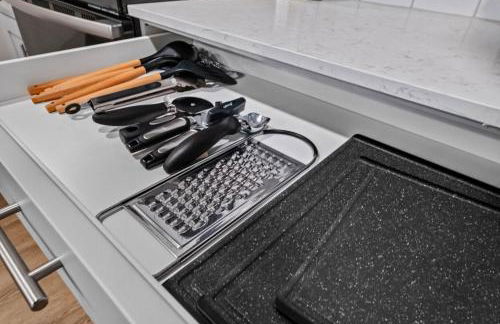 Modern King BR, Sectional, Pool, Gym, Near U of A - Foto 29