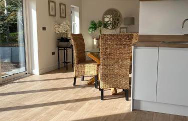 Studio Cabin Retreat with Hot Tub Sea and Downs views in Seaford with own garden - Foto 10