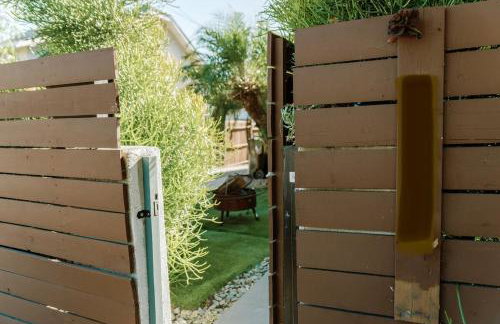 Serene Silver Lake 1 bedroom 1 bathroom Back house With Private Backyard - Photo 66