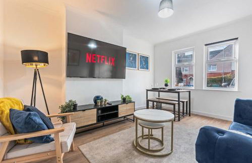 #93 Stylish Warwick Home - 10 mins to Warwick Castle - Sleeps 6 - " Perfect for Contractors and Families - Free Parking" - Foto 4