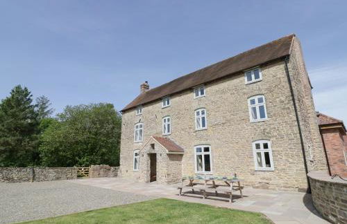 Lea Farm House - Photo 1