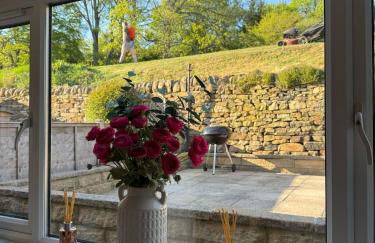 Canalside walks Riddlesden Local to Skipton Ilkley Haworth & Keighley Worth Valley Railway - Foto 9