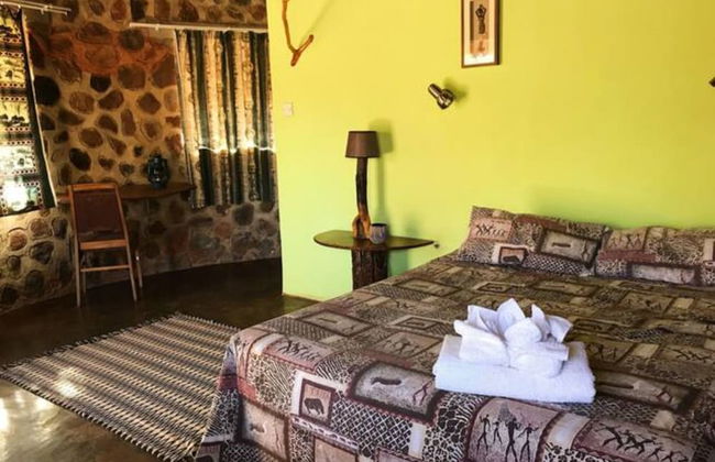 Charming Bush Chalet 6 on This World Renowned Eco Site 40 Minutes From Vic Falls Fully Catered Stay - 1986 - Foto 1