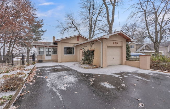 Amazing Lakefront Retreat On Long Lake! 2 Bedroom Home by RedAwning - Foto 41