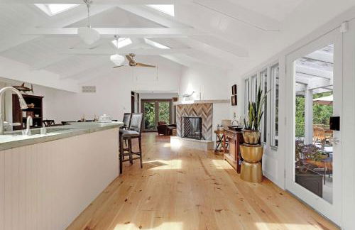Stylish 3BR Retreat Close to Coast & Wineries - Foto 6