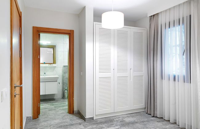 Dorman Suites Hotel - Photo 11