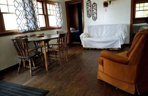 Gorgeous Getaway Cabin in the Woods near Lake Michigan in Wellston, Michigan - Foto 2