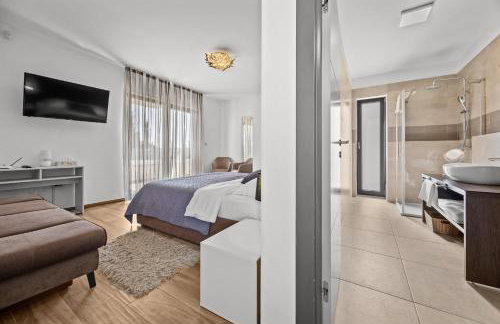 Villa Ula in Pula with heated pool, sauna & private tennis court - Photo 24