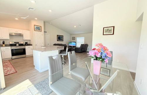 New 4-Bedroom Home – Perfect for Your Stay! - Foto 34