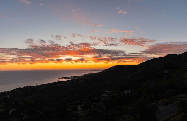 Castlewood by Avantstay Malibu Cliffside + View - Photo 23