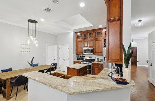 5BD 2BA w Backyard Oasis Pool Jacuzzi Firepit - Foto 14