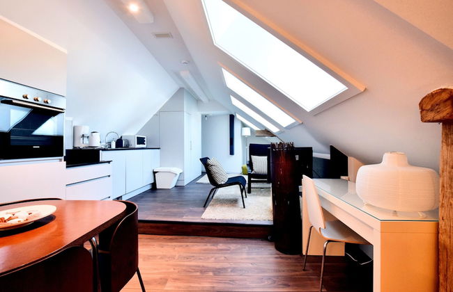 Studio in Former Coach House - Photo 6