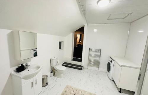 Bespoke 2 Bedroom Apt Derby City - Foto 24