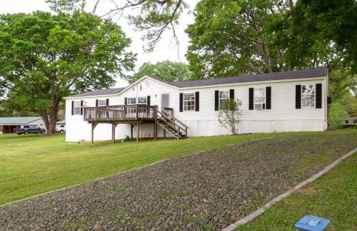 Lakefront Many Vacation Home with Deck and Views - Foto 1