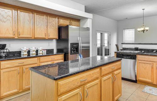 Easy ABQ Access Large Family Home with Patio and Yard - Foto 11