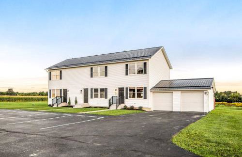 Boho Cleveland Bungalow - Sun-Drenched 2BR with Deck - Foto 19