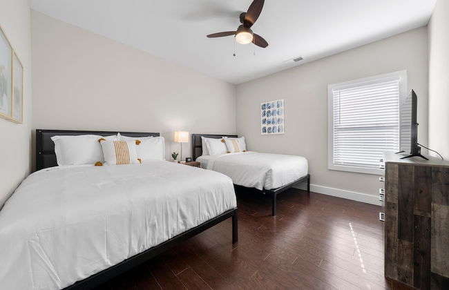 New Luxury Family Friendly Home Centrally Located - Foto 30