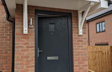 1 Bed Apartment Sleeps 2 - Parking & Wifi - Photo 3