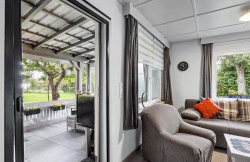 Nelsen mit Ruderboot auf Wassergrundstück - Photo 10