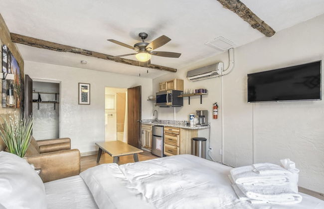 1BD Mnt View Suitehikingdogs Welcome! - Photo 3