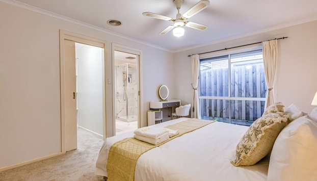 StayAU 4BR Lakeside Retreat in Seabrook - Foto 2, Habitación