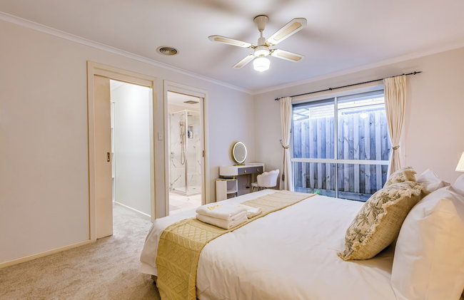 StayAU 4BR Lakeside Retreat in Seabrook - Foto 2