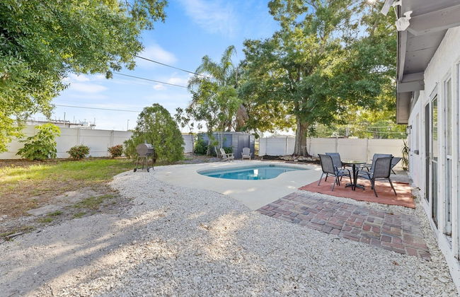 Sunny Palmetto Oasis: 4br Home With Private Pool 4 Bedroom Home by RedAwning - Foto 53