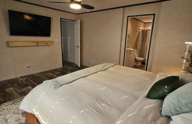 Fun, relaxing, charming retreat - Photo 17