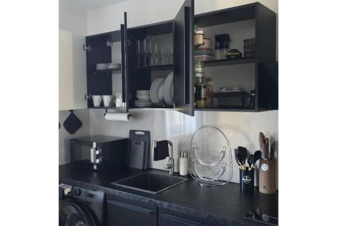 Familienfreundliche geräumige Design-Wohnung mit Balkon im Zentrum - APOLONIAliving - Foto 6