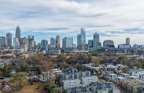 Luxe Townhome Rooftop Hot Tub Parking - Photo 54