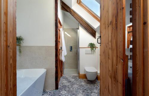 The Old Coach House - Converted barn with private garden parking and fireplace - Foto 15