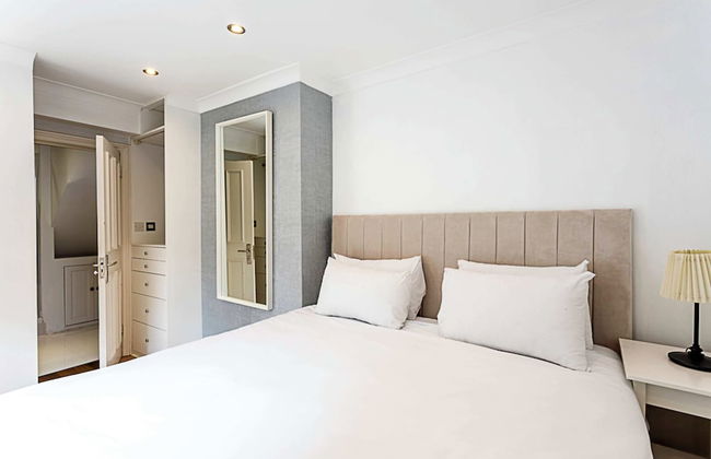 Bright Home Near Little Venice - Photo 1