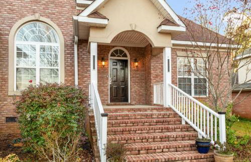 Private Fenced Yard • Sleeps 10 • Mins to Malls - Foto 3