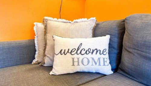 6 Beds plus Sofa Bed Sleeps 8 Spacious Crew Housing - Foto 2