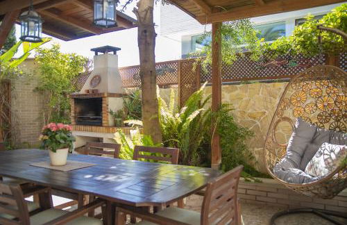 Casa adosada con piscina comunitaria Solo familias no grupos de jovenes - Foto 3