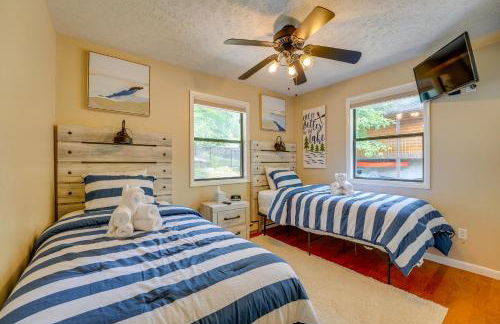 Lake Views Table Rock Lake Retreat with Fenced Yard - Photo 16