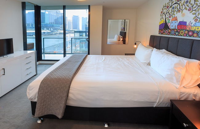 Waterfront Melbourne Apartments - Photo 19