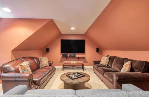 Hot Tub, Deck w/ Breathtaking Mountain Views - Foto 36