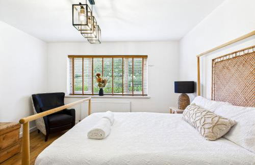 5-Bed Retreat with Hot Tub, Garden & Relaxing Views - Foto 31