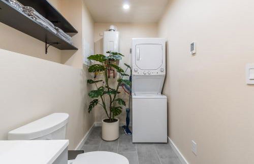 Beautiful place with a great location, free parking, WiFi & large TV. - Foto 22