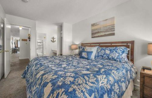 Oceanfront Suite - Top Floor - Sleeps 4 - Pool and Sauna - Foto 27