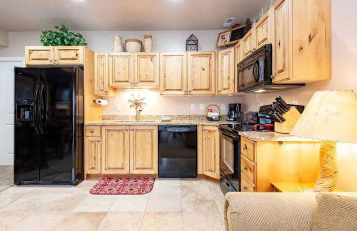 Lakeside Escape 2 BR with Hot Tub - Foto 10