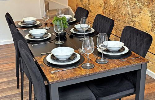 Contractors Heaven-POOL TABLE-THREE BEDROOM HOUSE WITH SEPARATE ONE BEDROOM SELF CONTAINED-Close to AIRPORT - Foto 14